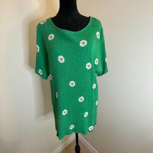Misslook Green tunic top with white daisy - XL - can fit a large -